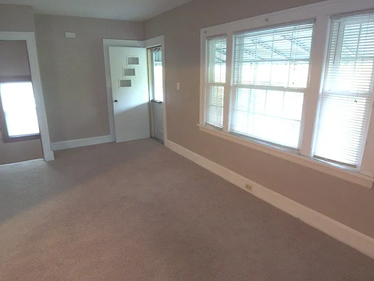1493 Larchmont Ave #UP — Photo 15
