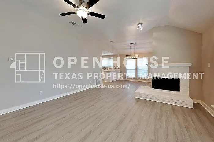 247 Stallion Dr — Photo 3