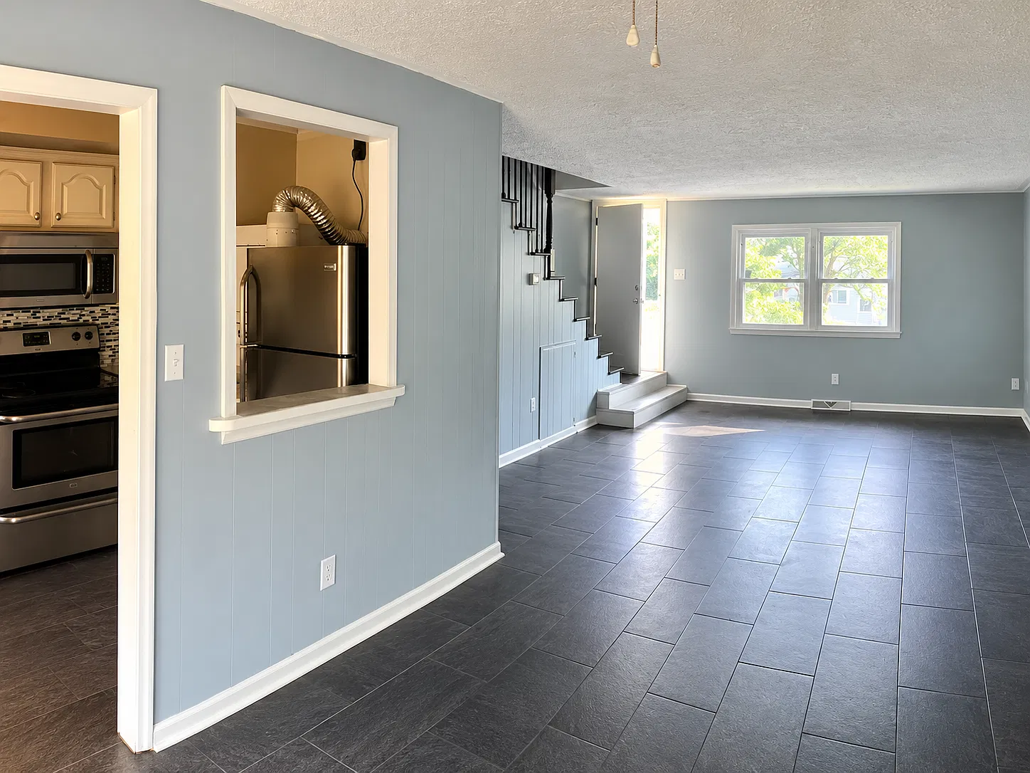 2 bed, 1.5 bath, 1151 sqft, $1,395 — Photo 2