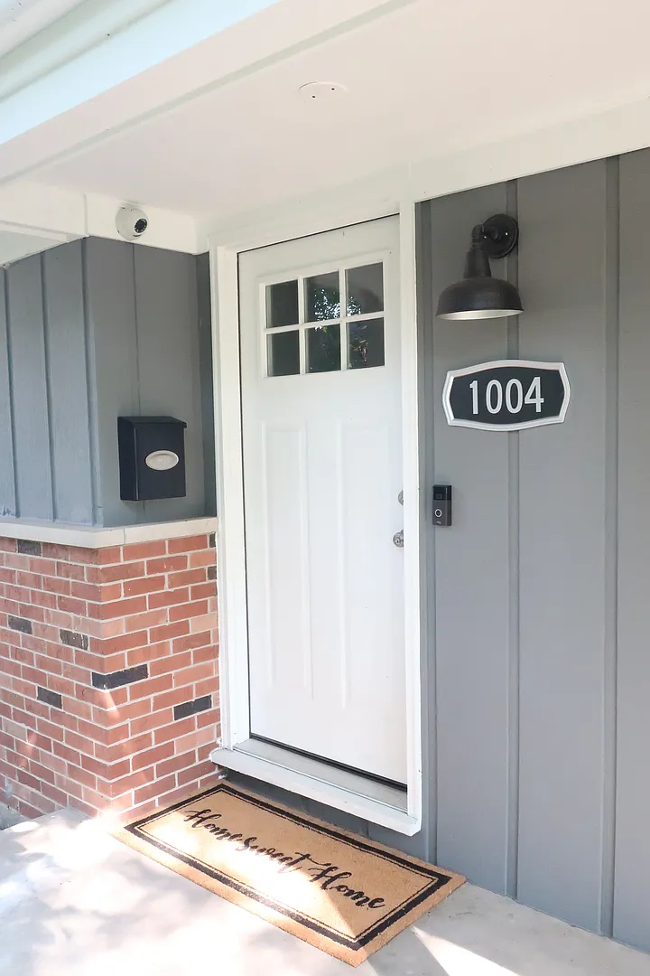 1004 Blouin Dr photo 1