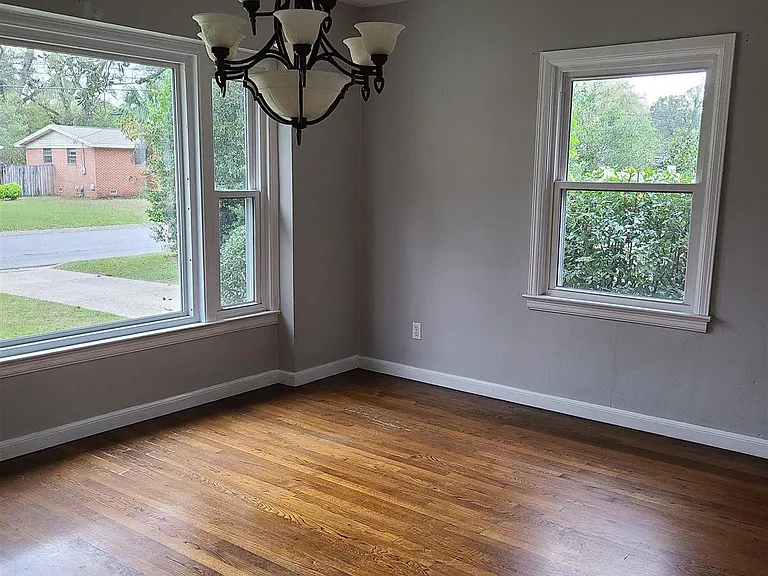2109 N Spring St — Photo 3