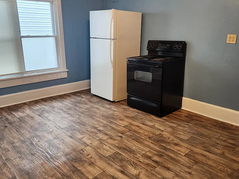 229 Porter Ave — Photo 4