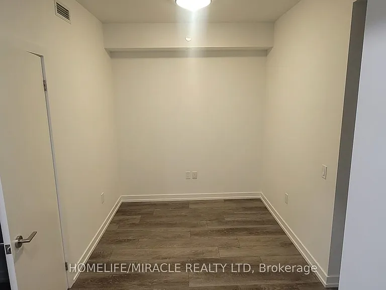 5 Wellington St S #1108 — Photo 6