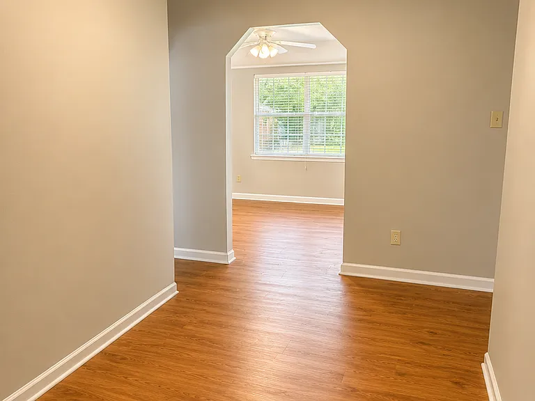 212 E Hilton Ave — Photo 8