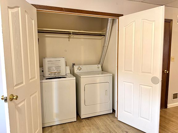 24 Locust St Apt 6 - Washer & Dryer Closet Off Of Kitchen Area