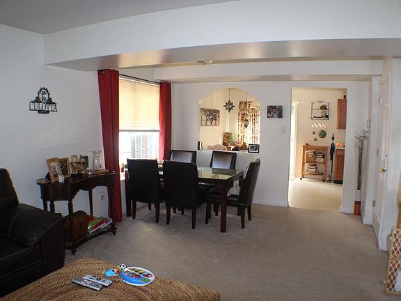 Living room Pic #2