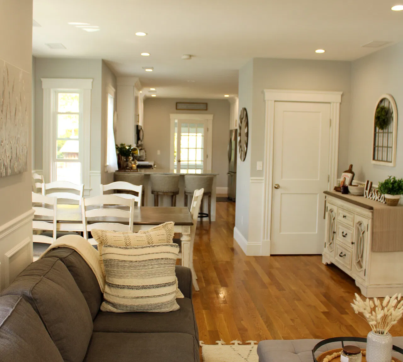 3 bed, 2300 sqft, $4,400 — Photo 4