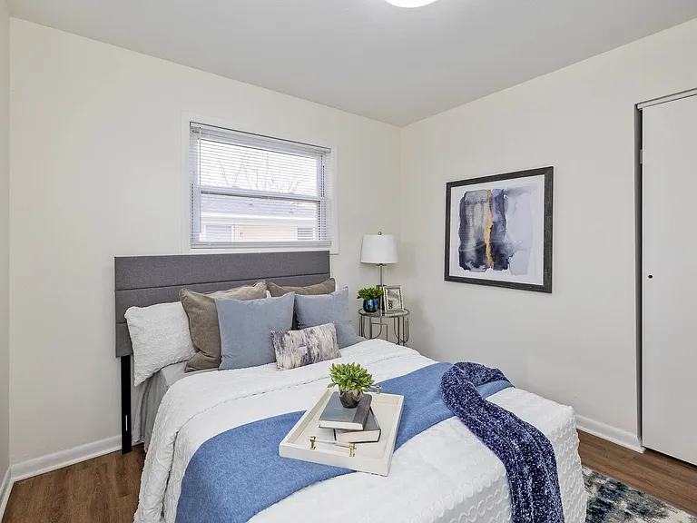 2121-2123 Fairfax Rd — Photo 3