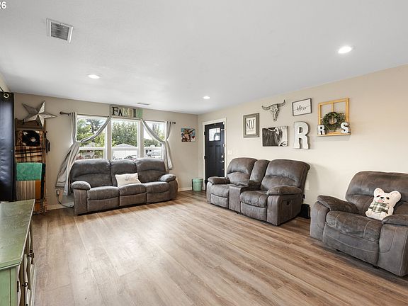 5th image of 2029 Castle Ave