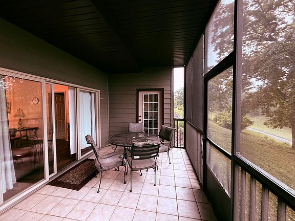 3rd image of 1091 Golf Drive Apt 1