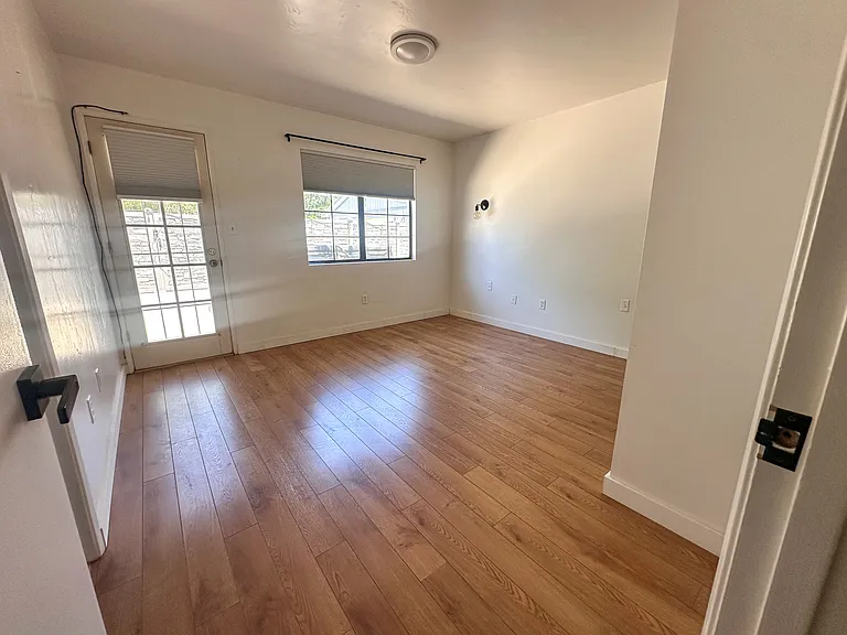 21200 Mission St — Photo 12