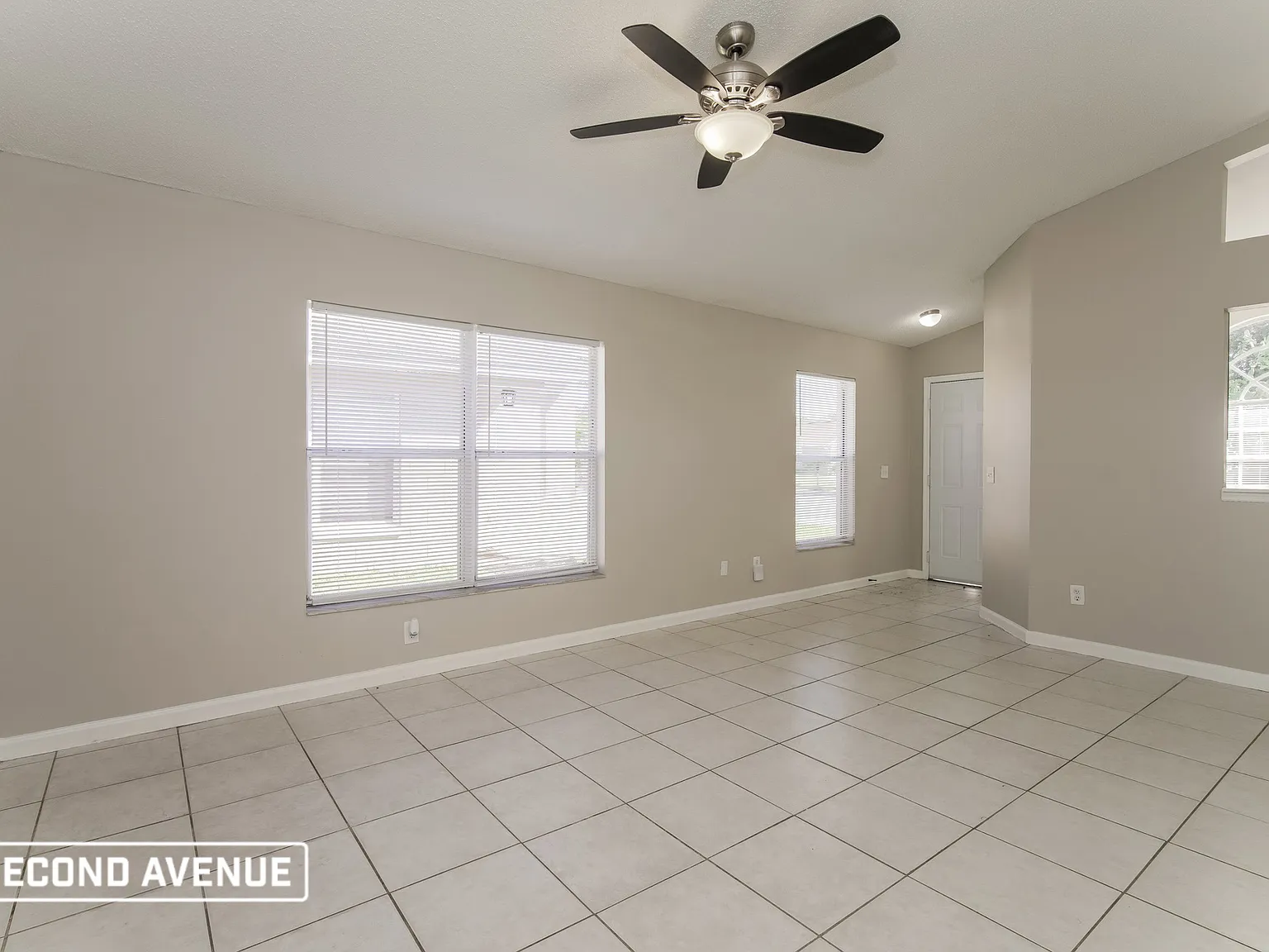 4 bed, 2.0 bath, 1177 sqft, $2,095 — Photo 4