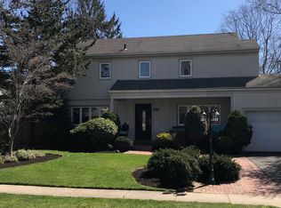 1613 Ridgeway Dr, Hewlett, NY 11557