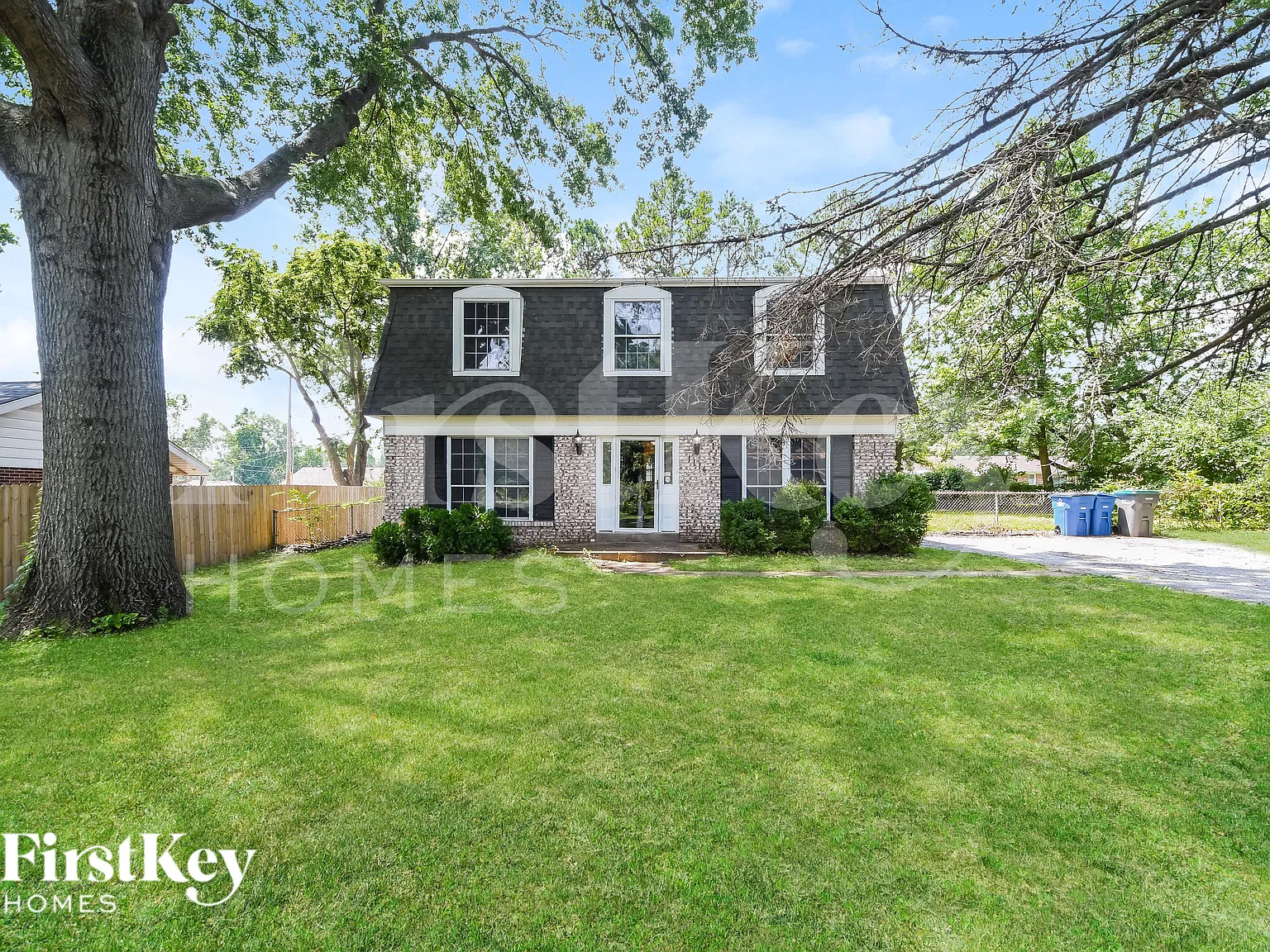 5 bed, 1.5 bath, 1890 sqft, $2,220 — Photo 2