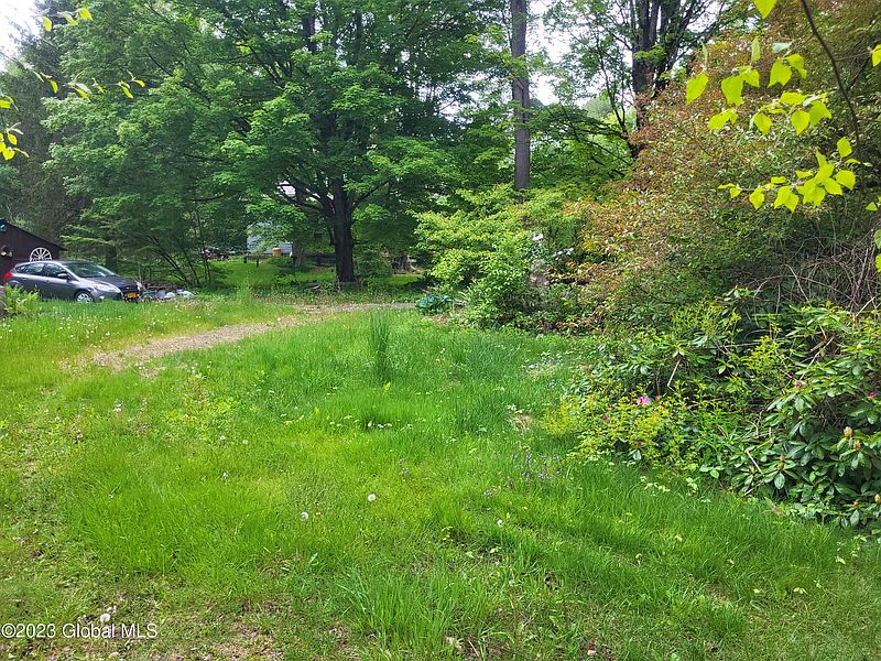 4th image of 146 Schoolhouse Road
