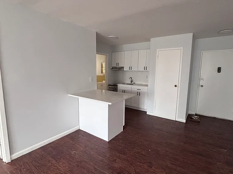 80 Taft Ave #3 — Photo 3