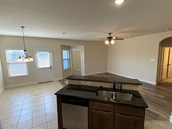 4th image of 608 Alderwood Ct