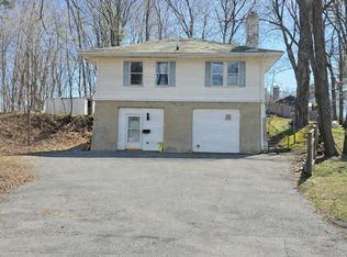 60 Hampton Knolls Rd, Holyoke, MA 01040