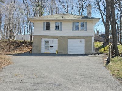 60 Hampton Knolls Rd, Holyoke, MA, 01040