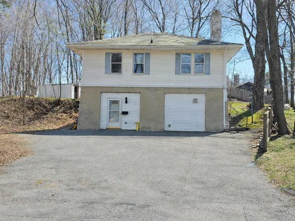 60 Hampton Knolls Rd, Holyoke, MA 01040