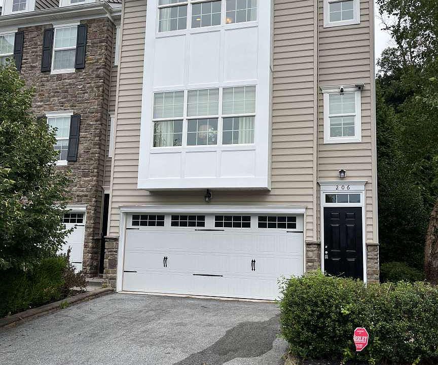 1st image of 206 W General Grey Ct