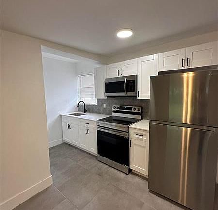 5th image of 2529 NE 181st St Back B