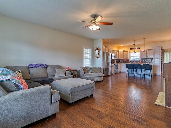 4th image of 3630 Arbor Creek Dr