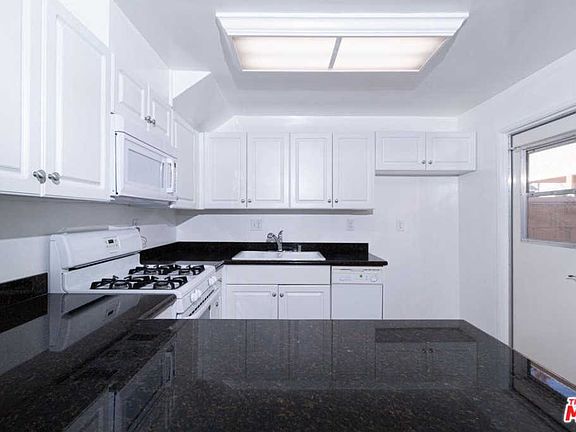 2nd image of 20158 Cohasset St Unit 15