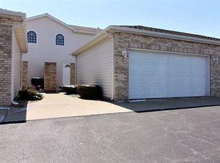 160 Mallard Pointe Dr, Valparaiso, IN 46385