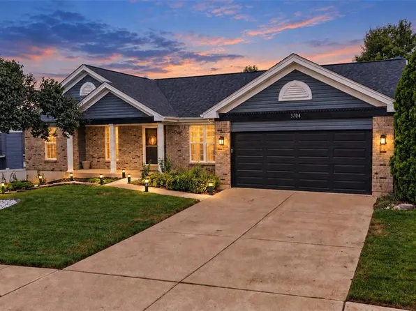 1704 Fairview Farms Cir, Wentzville, MO 63385