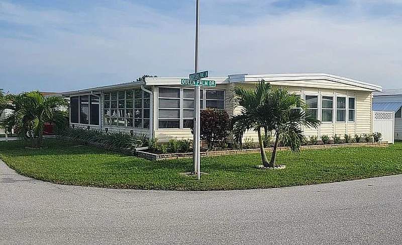 1st image of 100 Queen Palm Dr