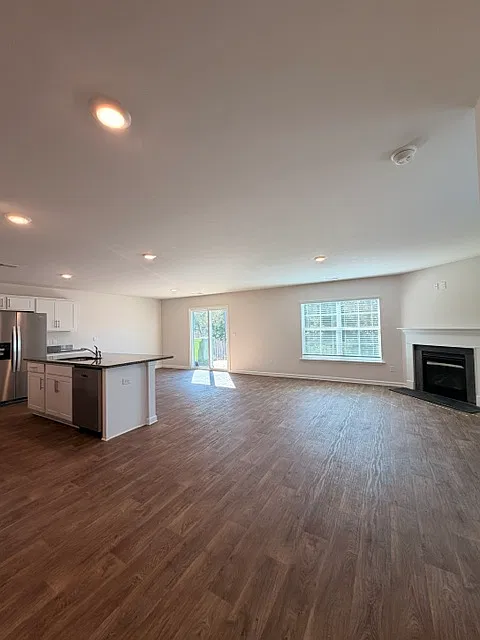 4 bed, 2.5 bath, 2000 sqft, $2,200 — Photo 4