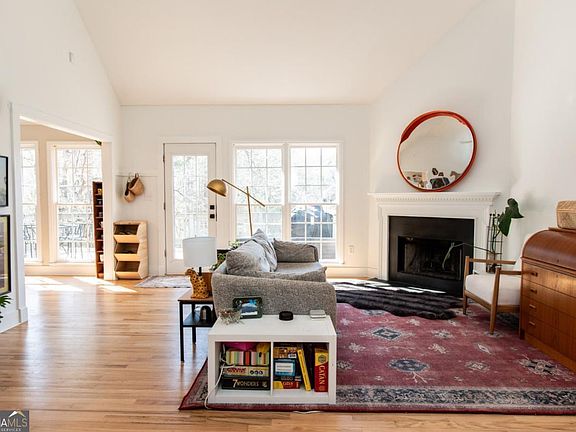 5th image of 135 Spring Lake Dr