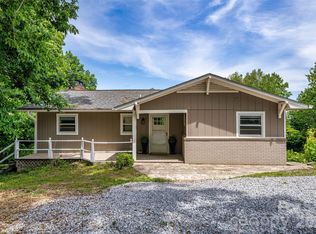 69 Milburn Ln, Hendersonville, NC 28792