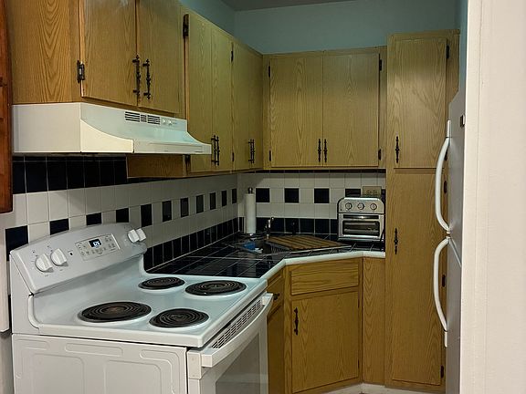 5th image of 325 Fernwood Rd APT 2