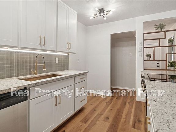2nd image of 511 Cumberland Dr