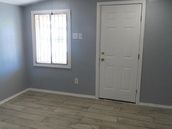 3rd image of 4009 Pierce Ave #2