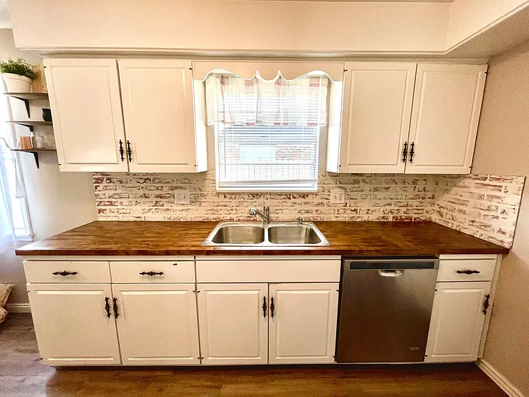 324 Rodric Cir — Photo 9