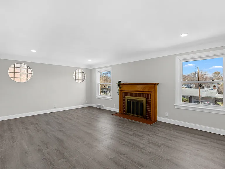 223 N Dellwood Ave — Photo 12