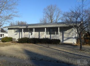 207 Olive St, Farmington, IA 52626