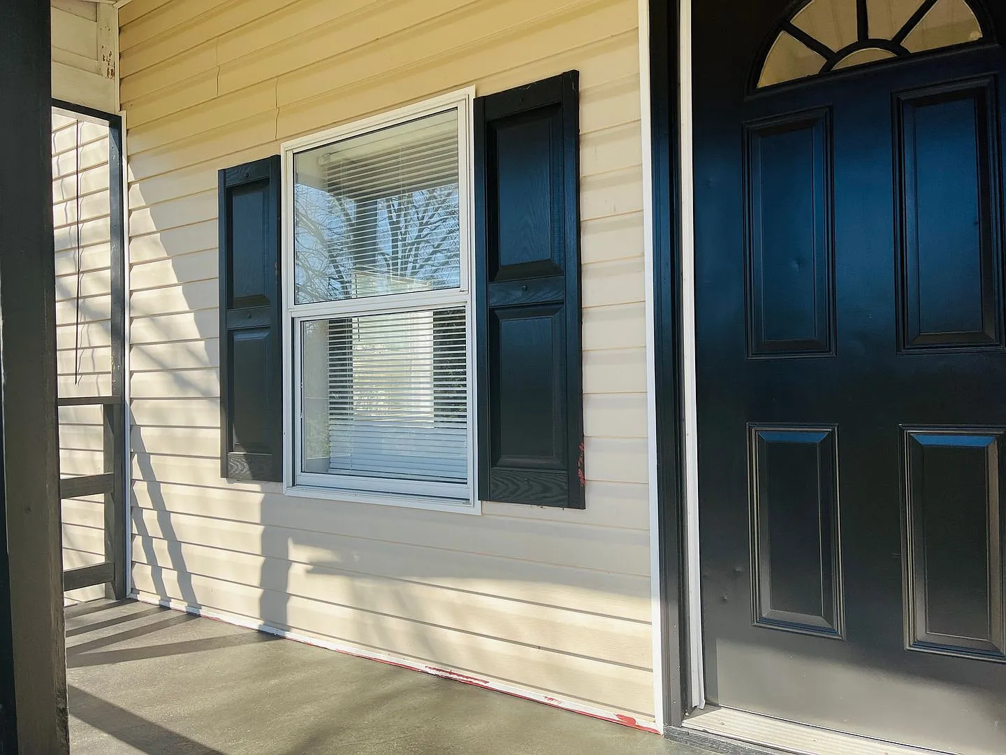 Newly renovated 3 bedroom, 1 bathroom house in Lagrange! Must see! — Photo 2