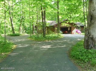 15921 Rivershore Ln, Buchanan, MI 49107