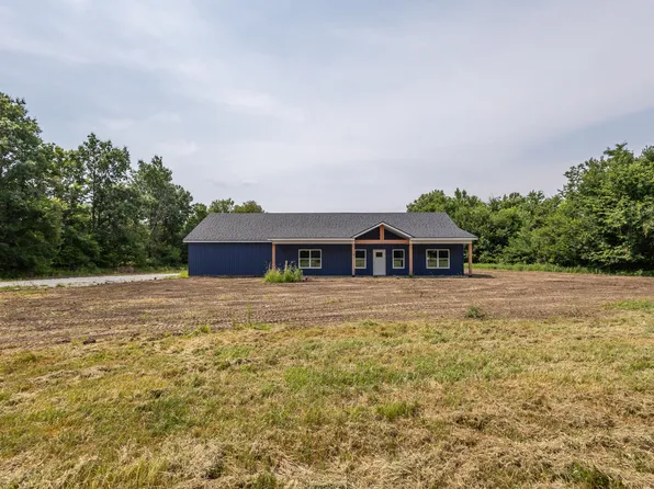 950 E McHatton Rd, Sturgeon, MO 65284