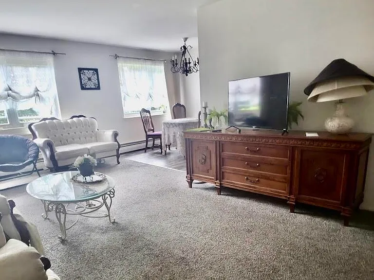 80 Manchester Ct — Photo 2