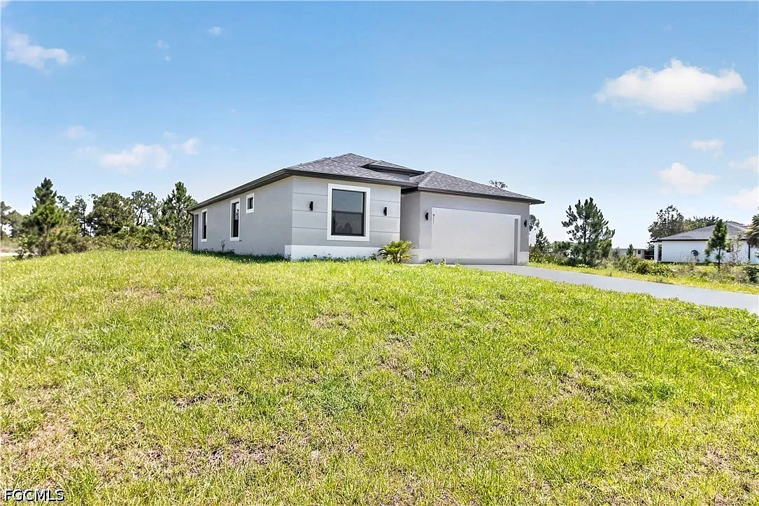 4 bed, 3.0 bath, 1715 sqft, $2,300 — Photo 2