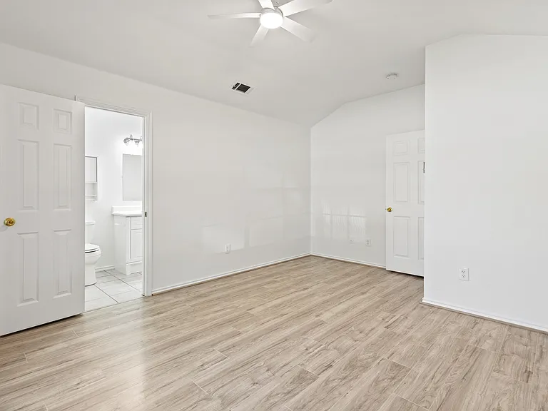 1011 Waterview Dr — Photo 16