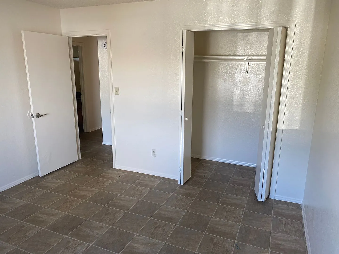 2 bed one bath apartment at Greenfield and University — Photo 4