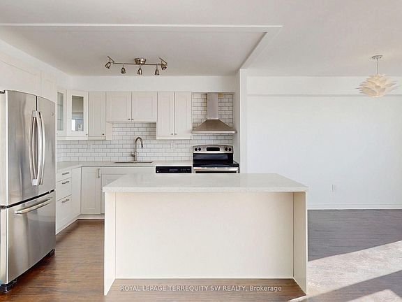 5th image of 360 Ridelle Ave #2301