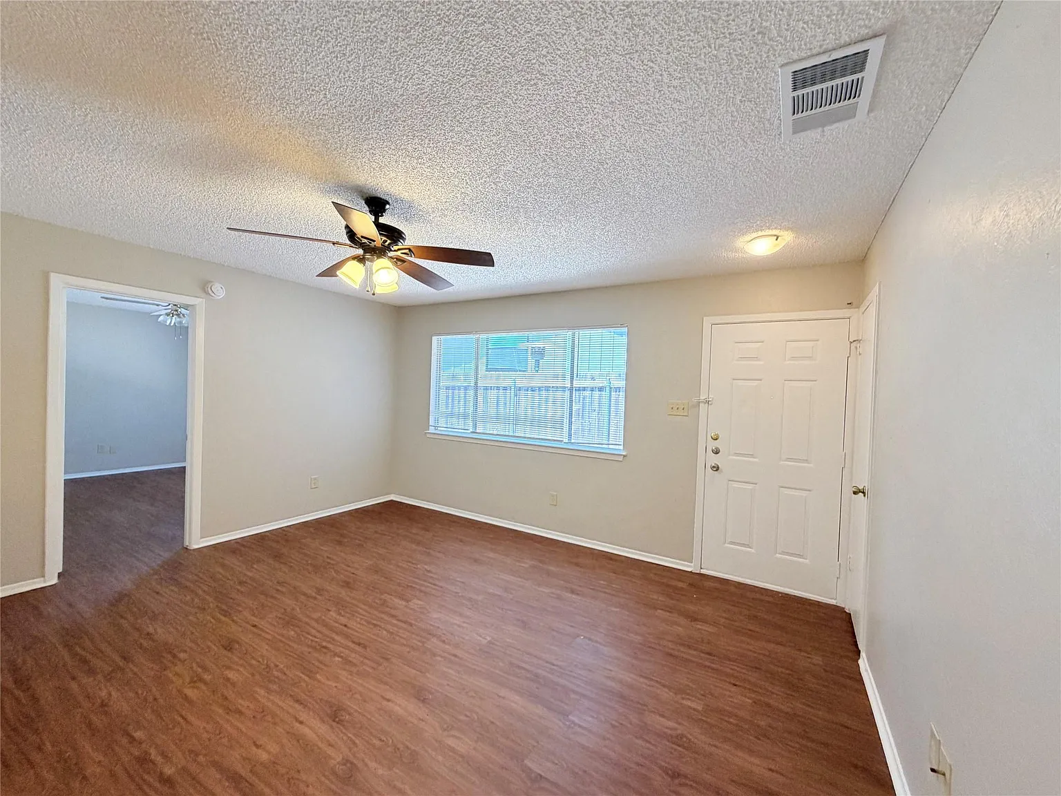 3 bed, 2.0 bath, 1000 sqft, $1,650 — Photo 4