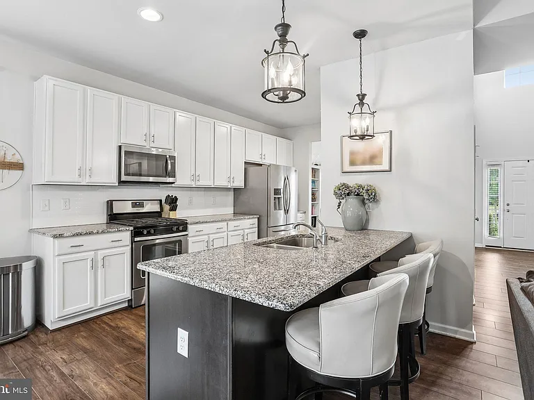 427 Green Meadow Dr — Photo 17